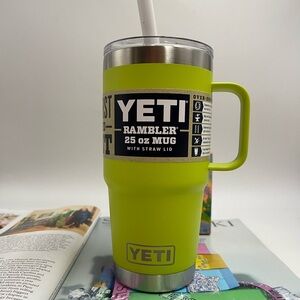 NEW YETI RAMBLER 25 OZ STRAW MUG